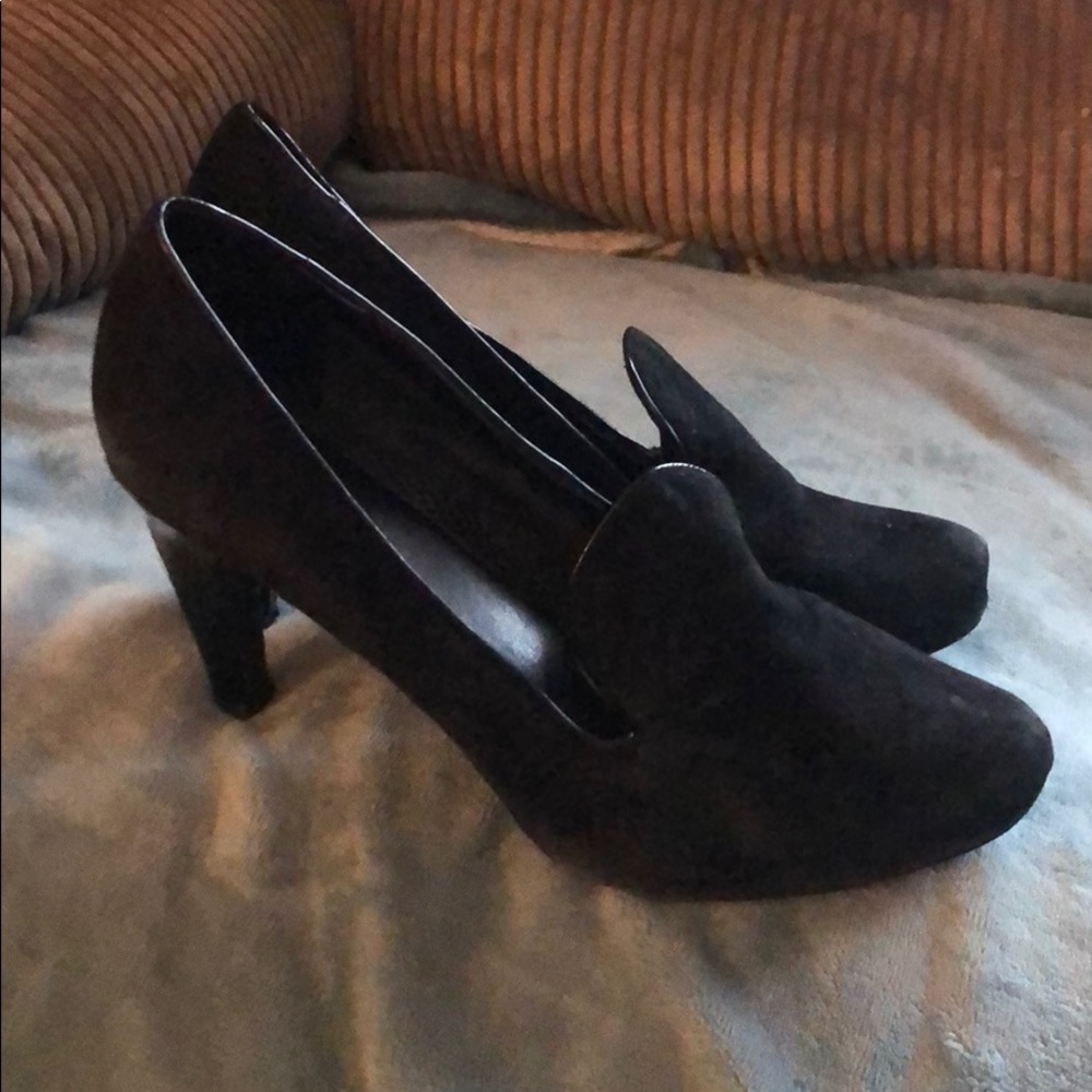 Women’s Easy Spirit AntiGravity Suede Pumps